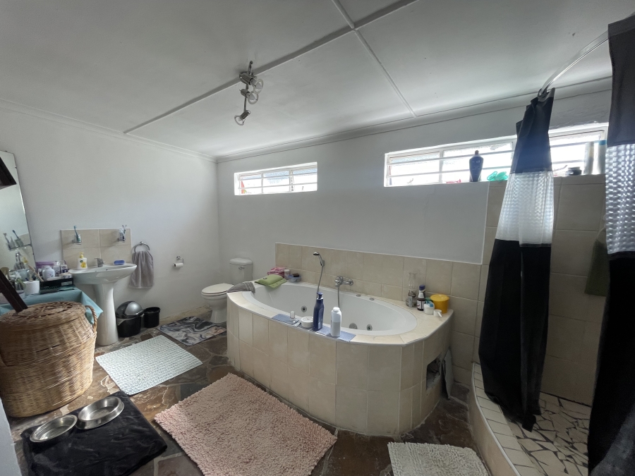 5 Bedroom Property for Sale in Saxilby Eastern Cape